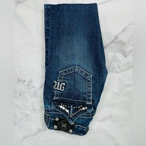 Women’s Miss Me jeans comes with free pink duck